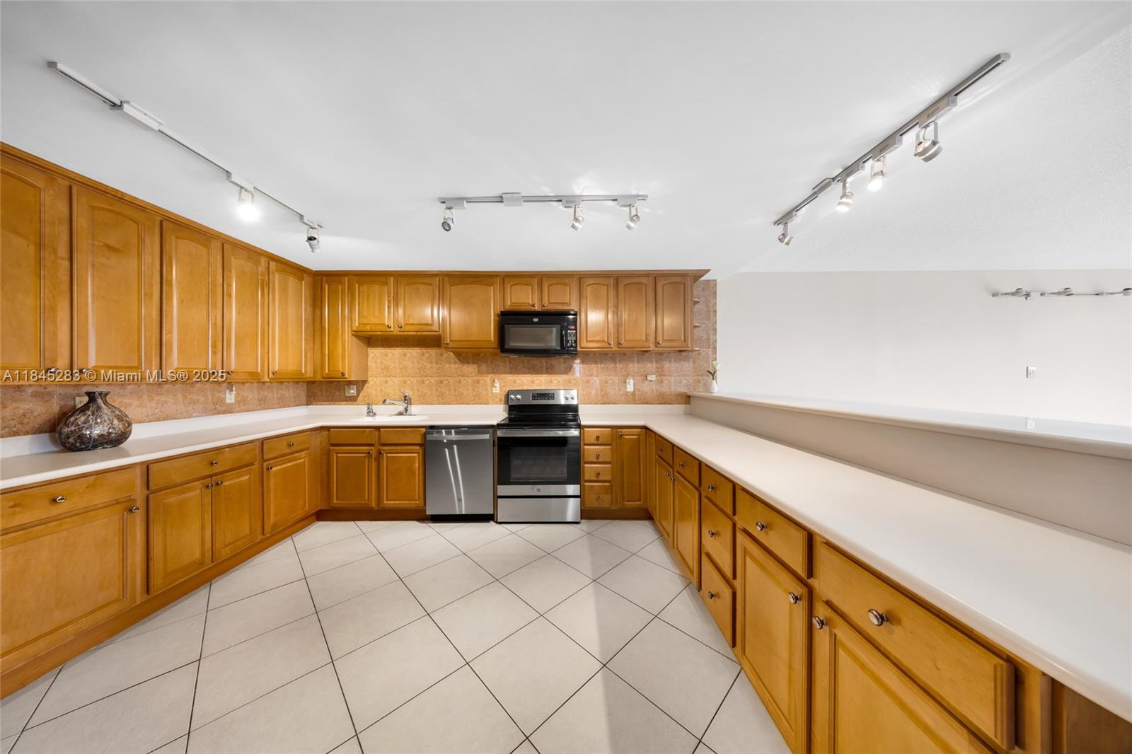 OLYMPUS CONDO PHASE - Residential