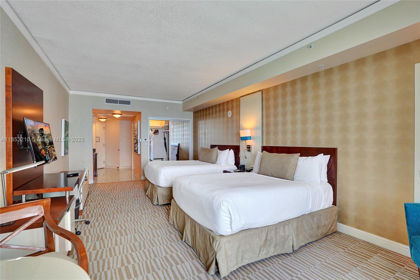 TRUMP INTERNATIONAL SONES - Residential