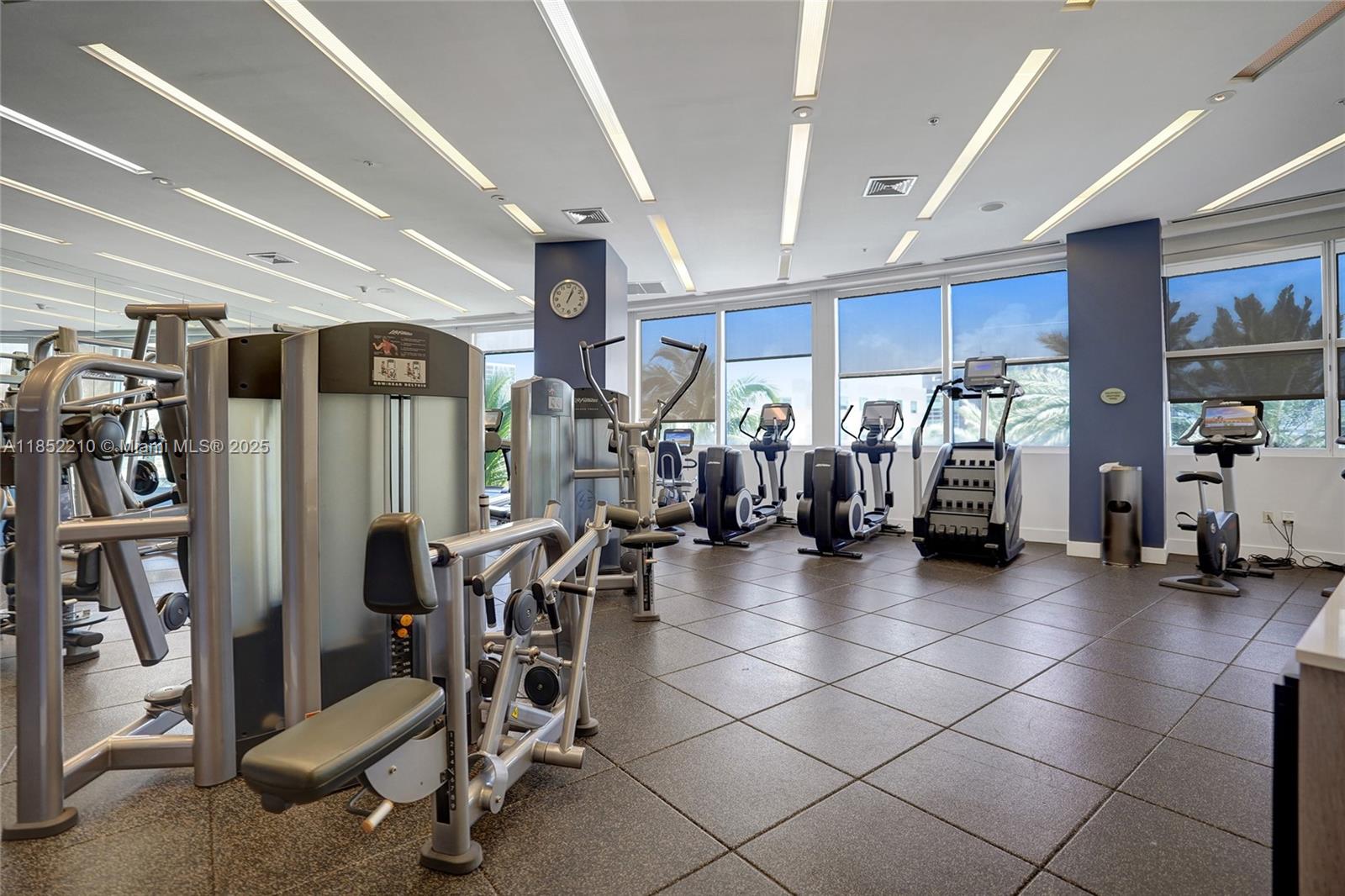 TRUMP INTERNATIONAL SONES - Residential