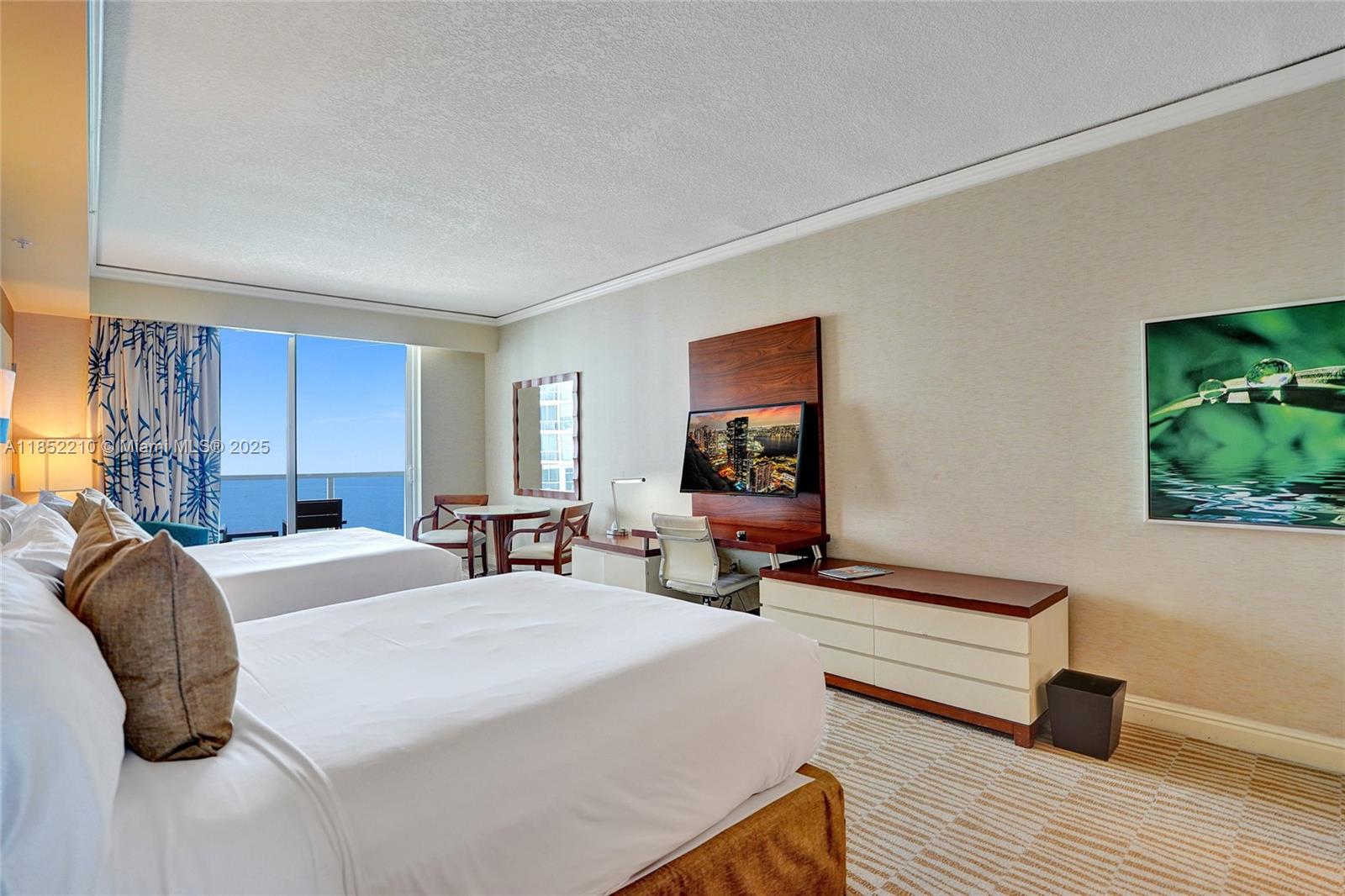 TRUMP INTERNATIONAL SONES - Residential