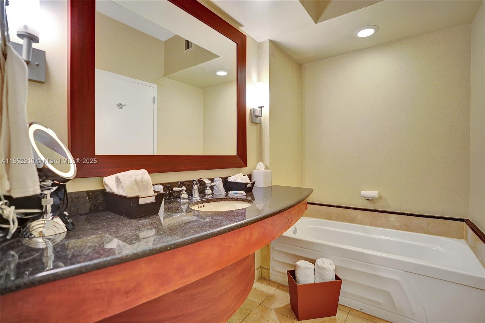 TRUMP INTERNATIONAL SONES - Residential