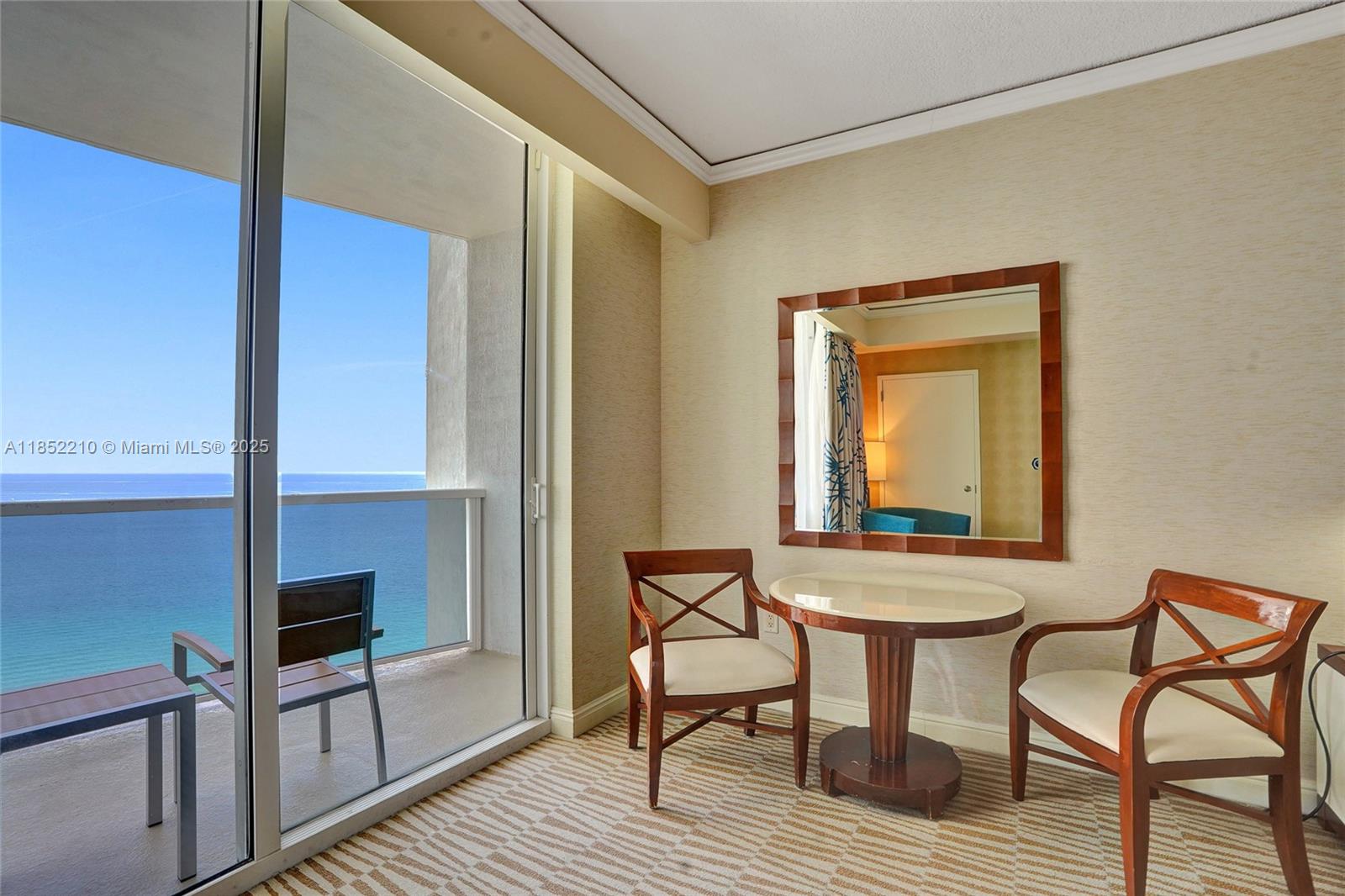 TRUMP INTERNATIONAL SONES - Residential