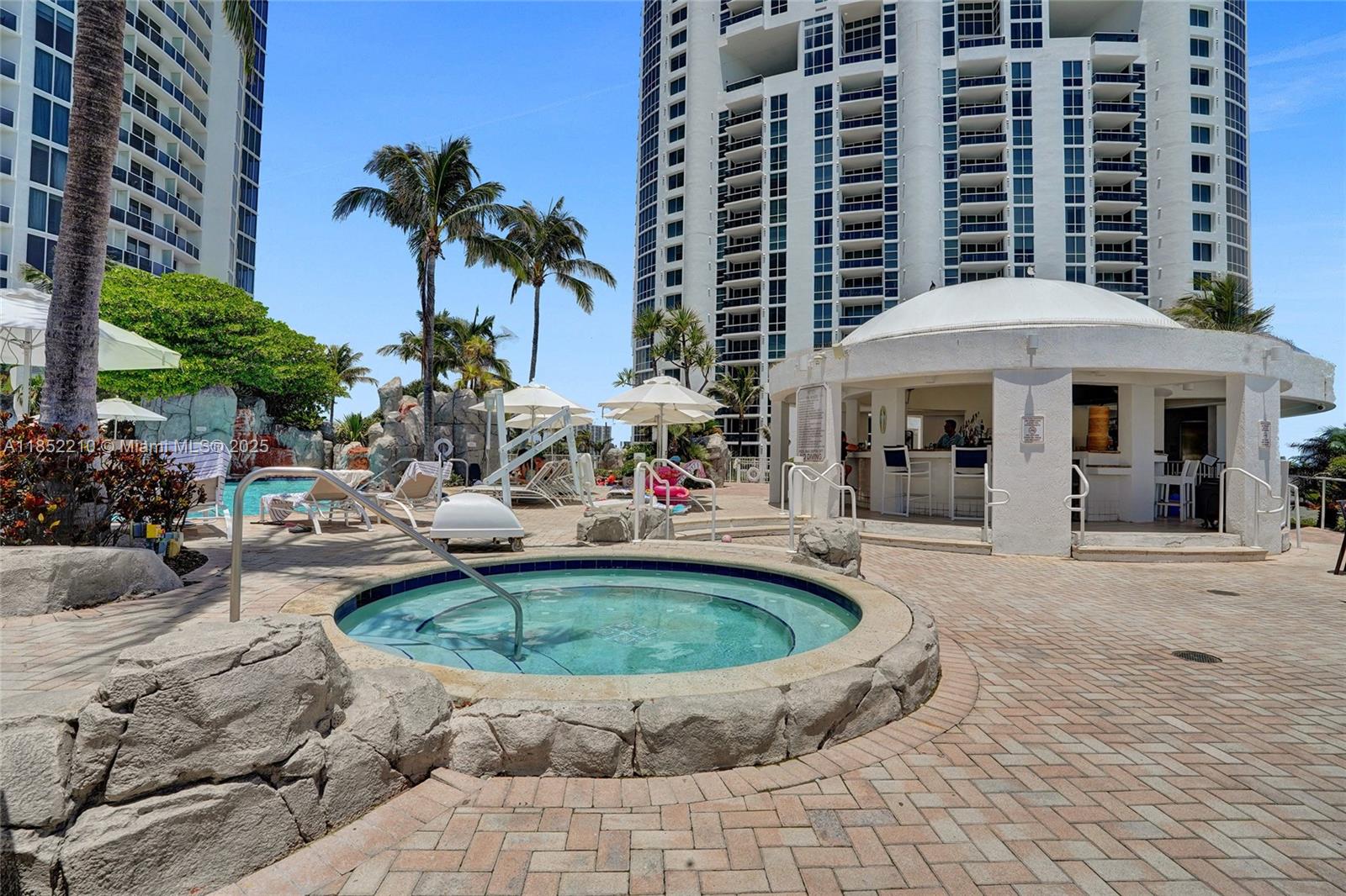 TRUMP INTERNATIONAL SONES - Residential