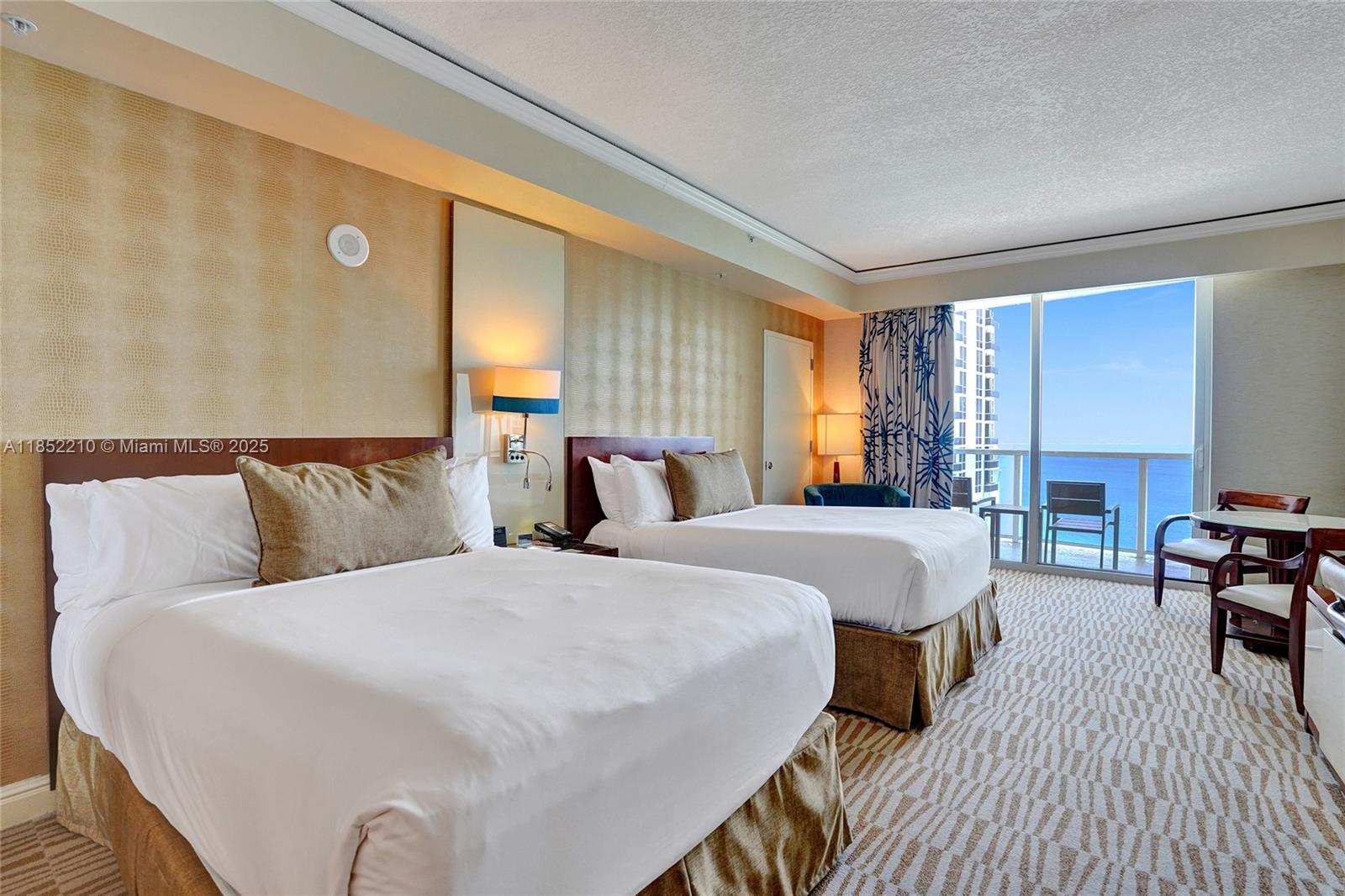 TRUMP INTERNATIONAL SONES - Residential