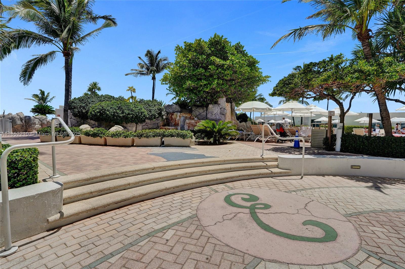 TRUMP INTERNATIONAL SONES - Residential