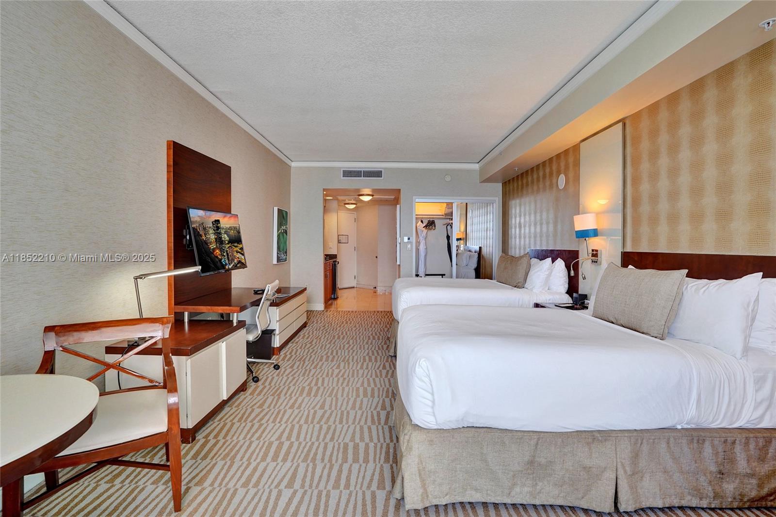 TRUMP INTERNATIONAL SONES - Residential