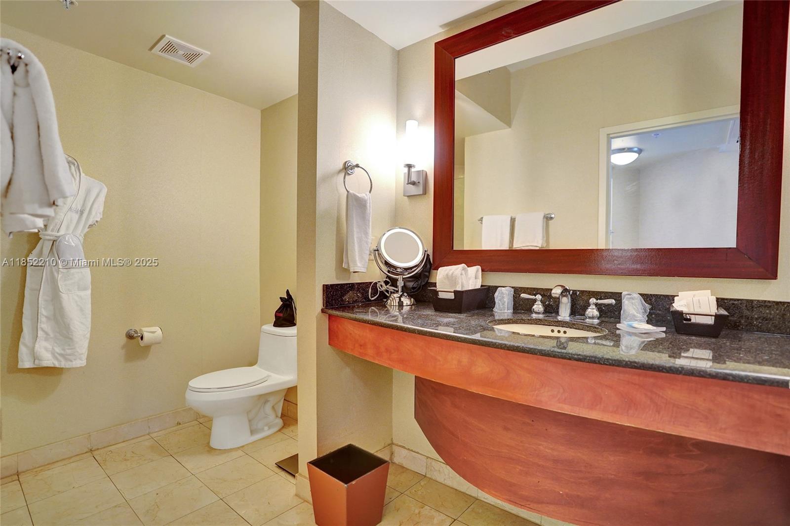 TRUMP INTERNATIONAL SONES - Residential