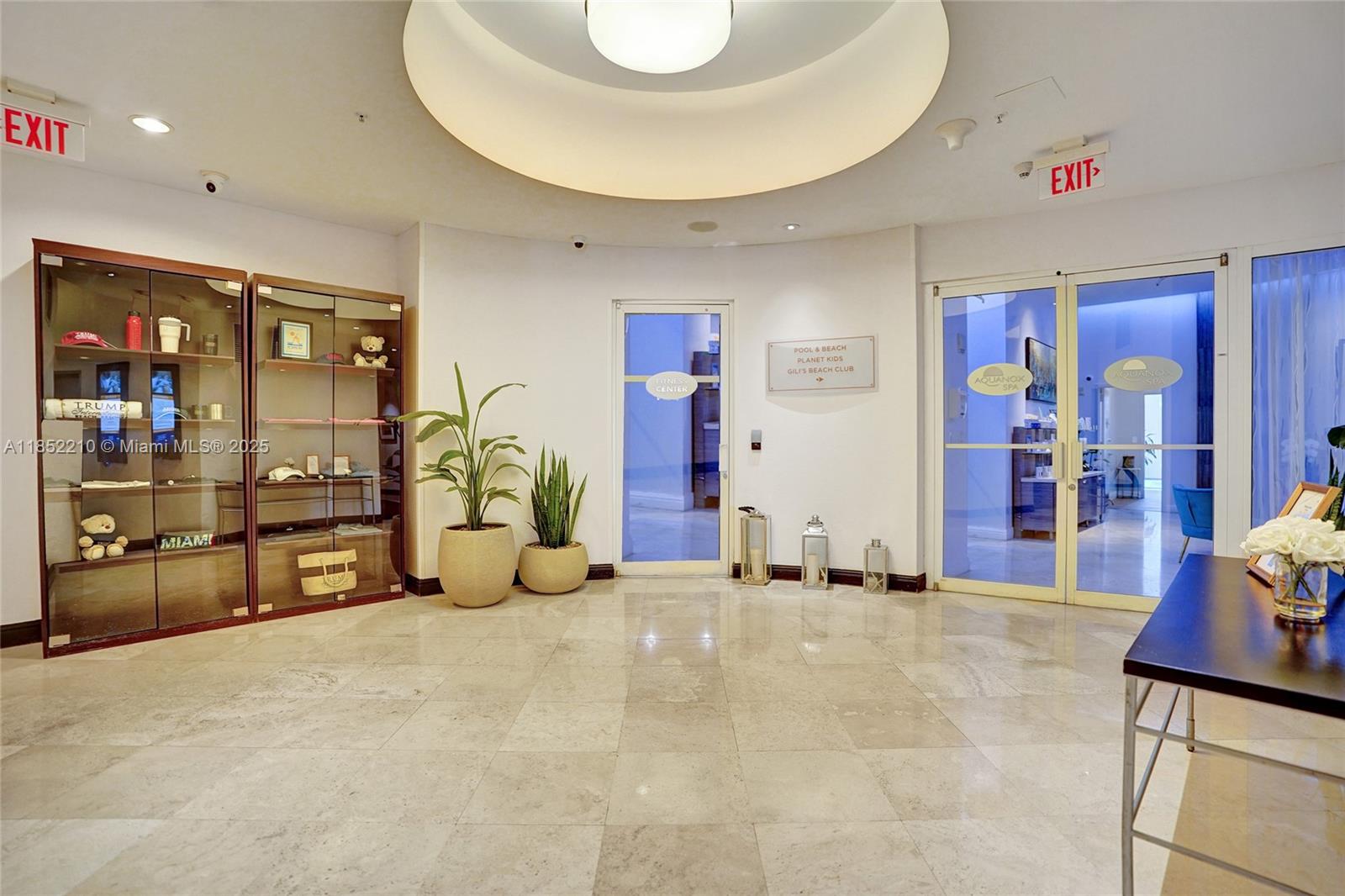 TRUMP INTERNATIONAL SONES - Residential