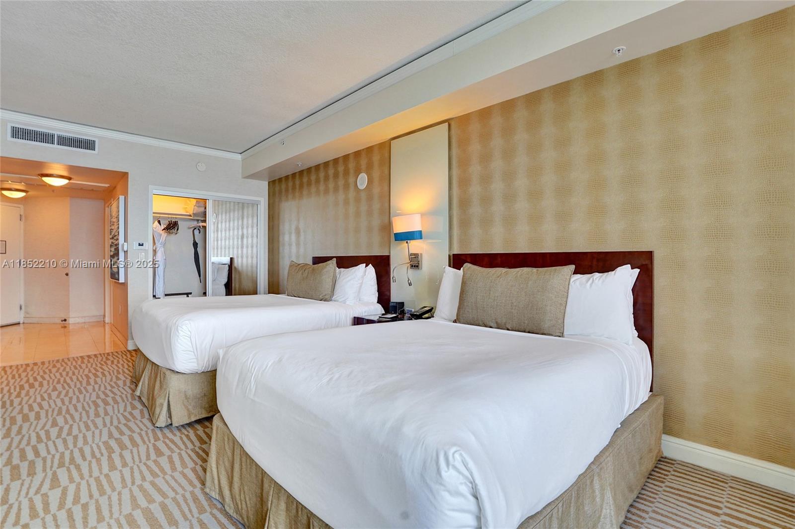 TRUMP INTERNATIONAL SONES - Residential