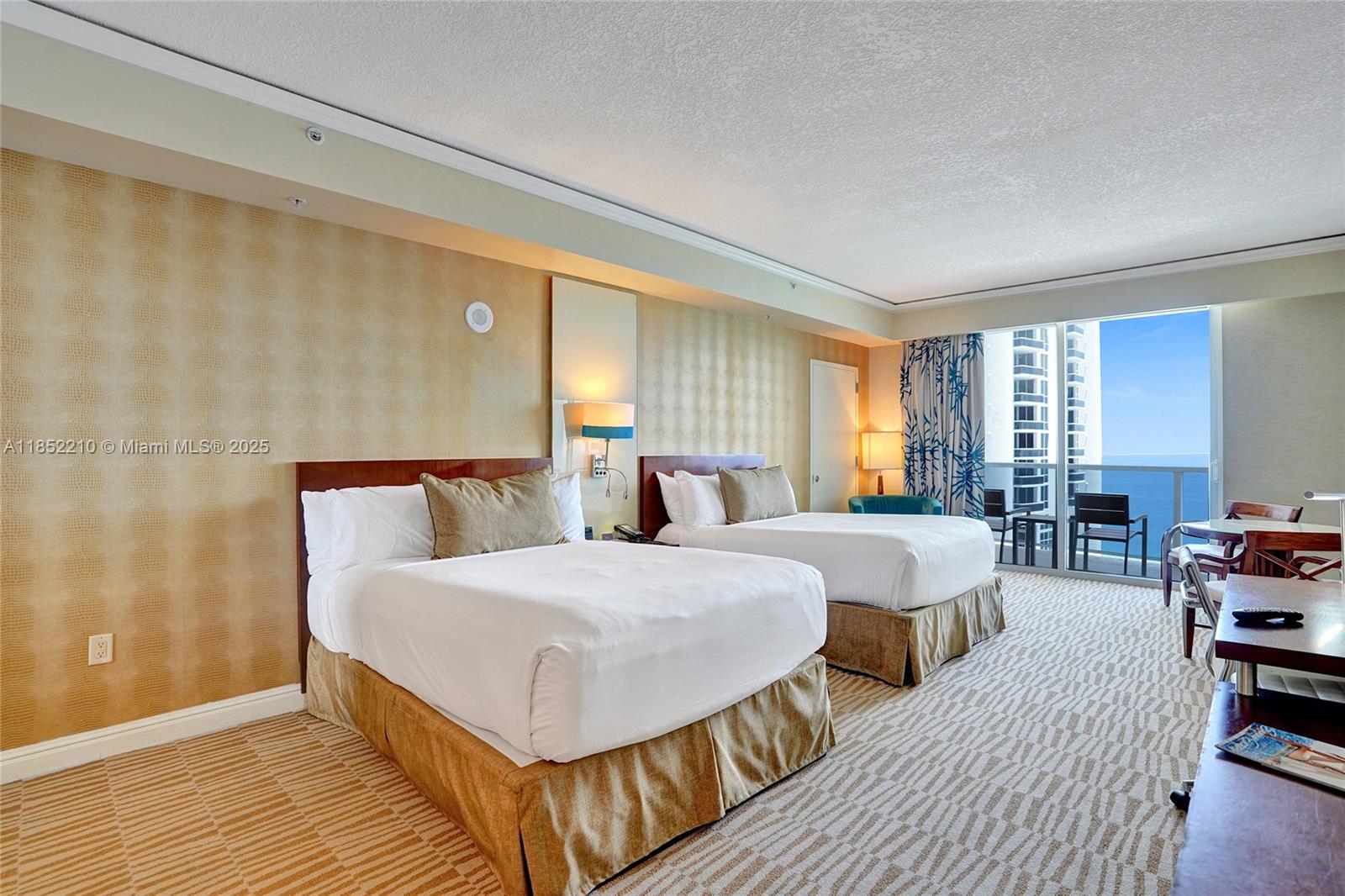 TRUMP INTERNATIONAL SONES - Residential