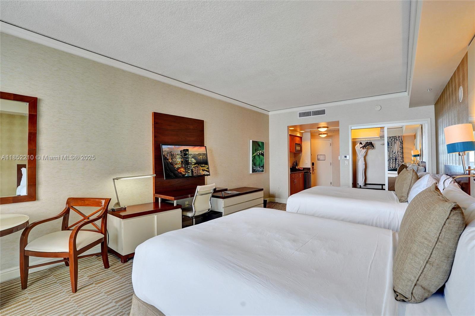 TRUMP INTERNATIONAL SONES - Residential