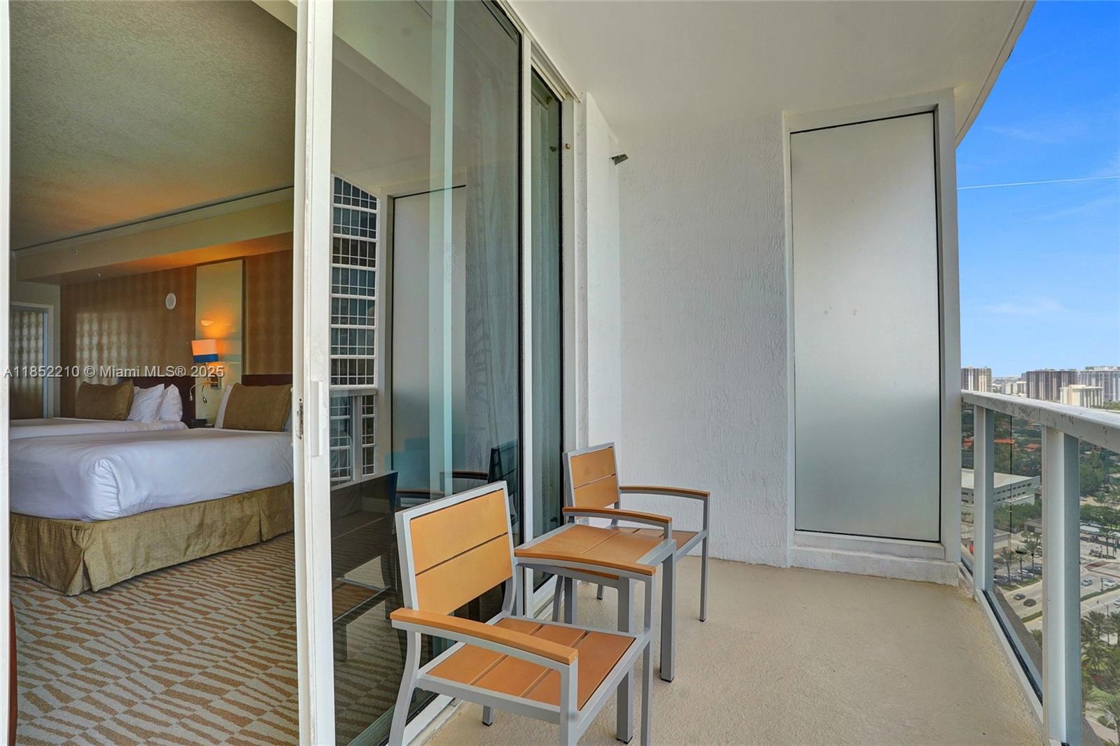 TRUMP INTERNATIONAL SONES - Residential