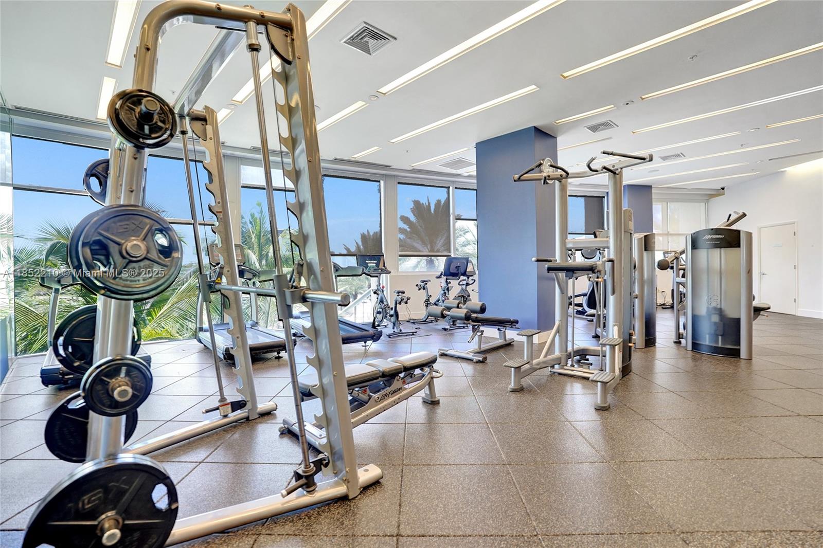 TRUMP INTERNATIONAL SONES - Residential