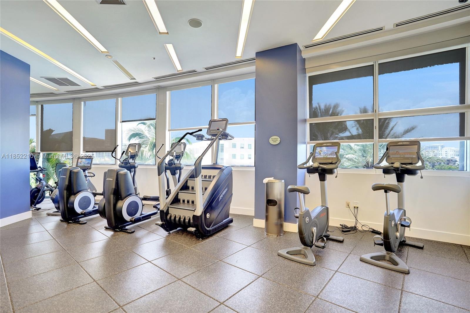 TRUMP INTERNATIONAL SONES - Residential