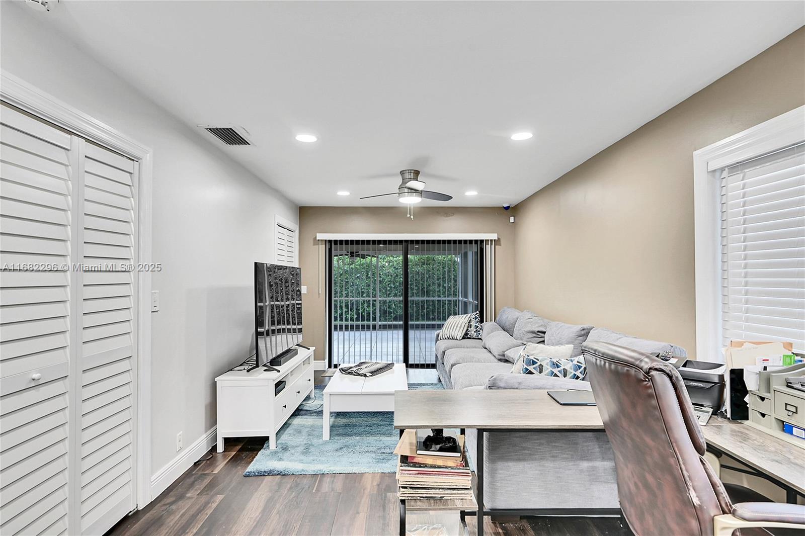 CORAL SPRINGS UNIVERSITY - Residential