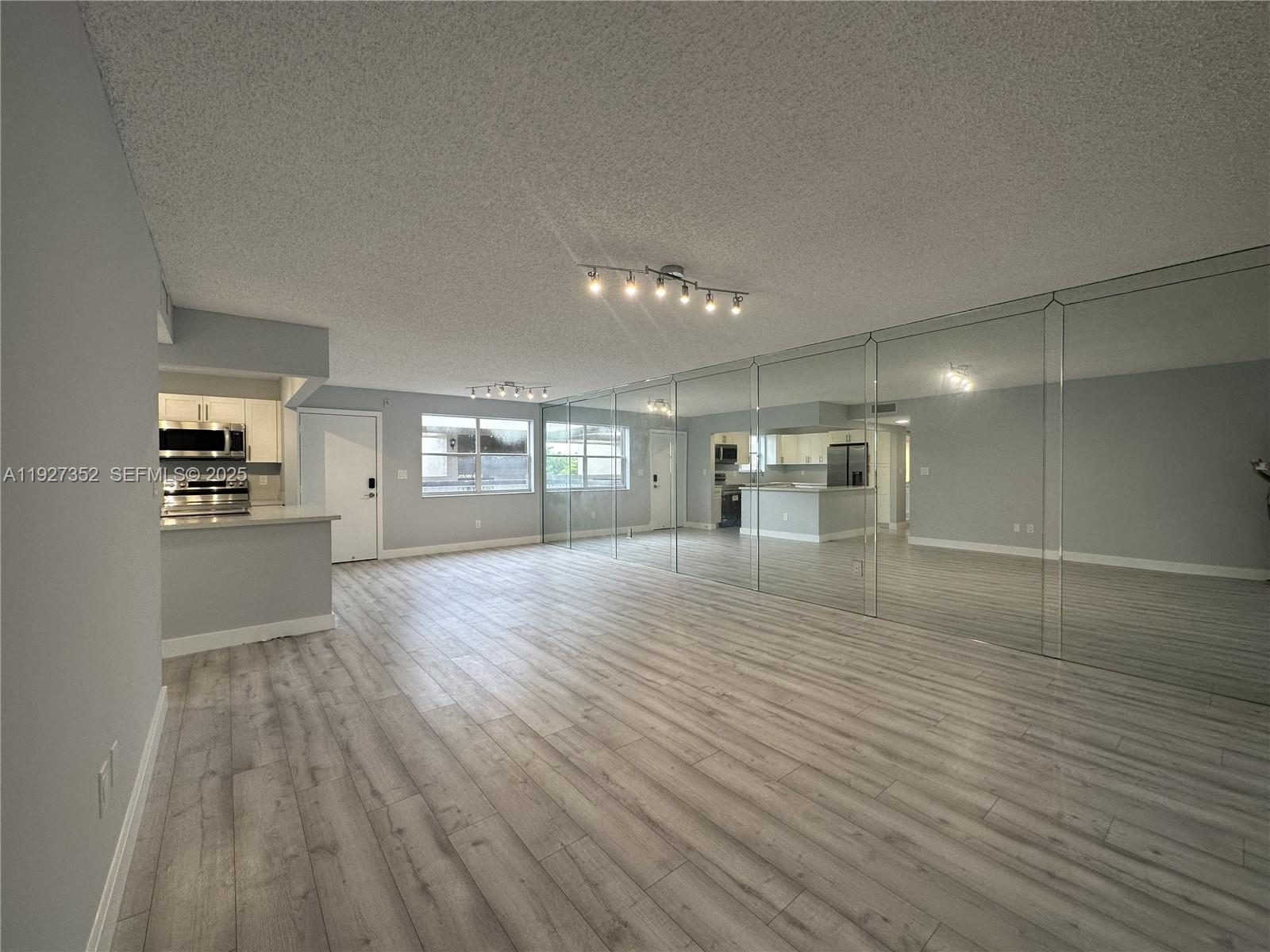 601 Ives Dairy Rd 403-8