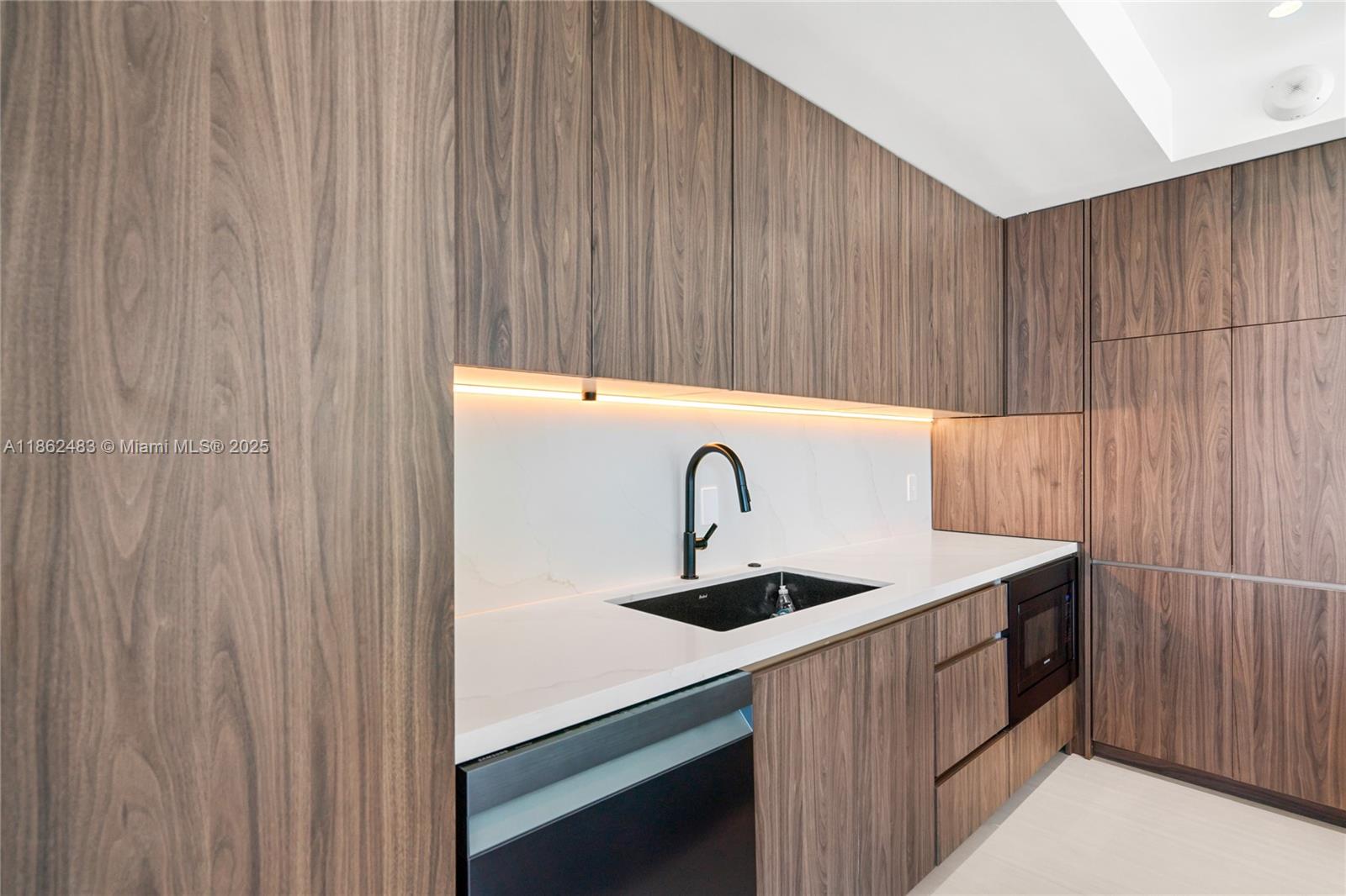 THE AXIS ON BRICKELL II C - Residential