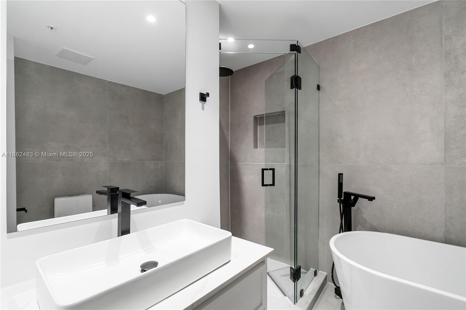 THE AXIS ON BRICKELL II C - Residential