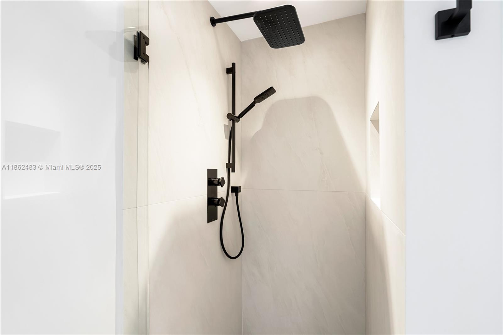 THE AXIS ON BRICKELL II C - Residential