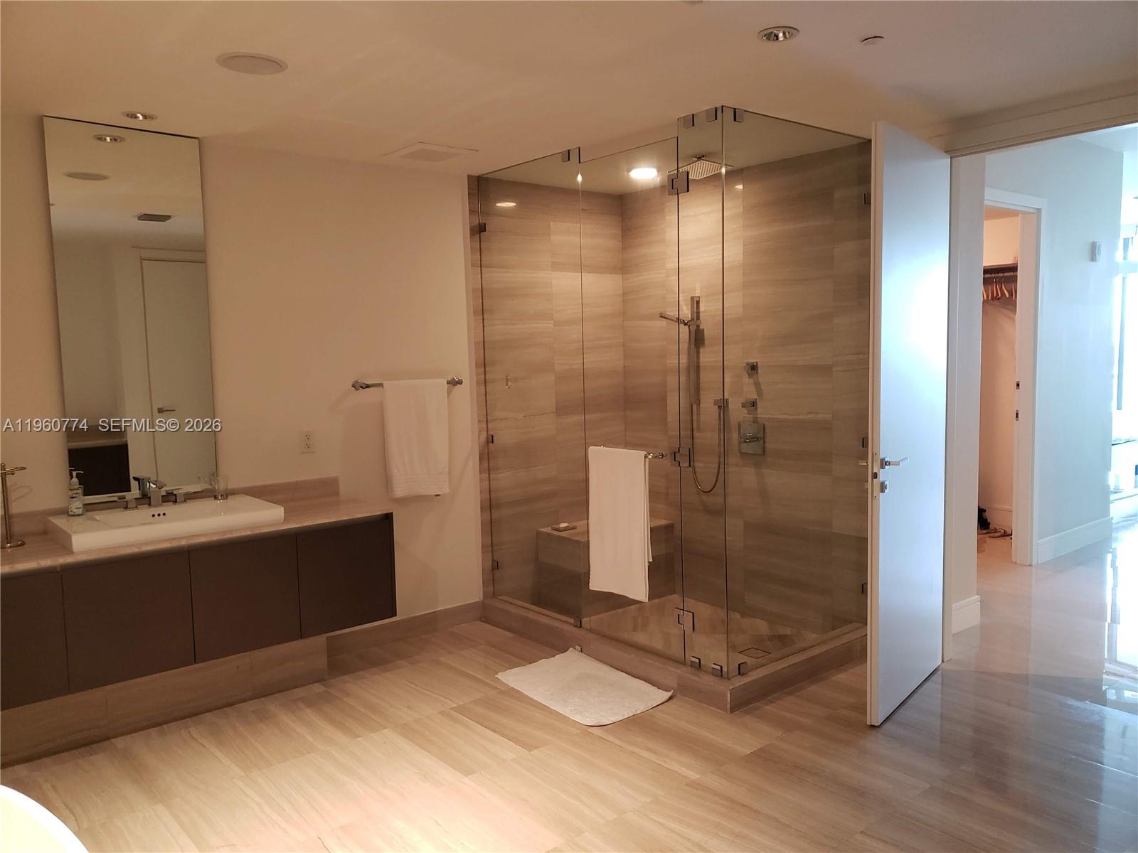 3250 NE 188th St 906