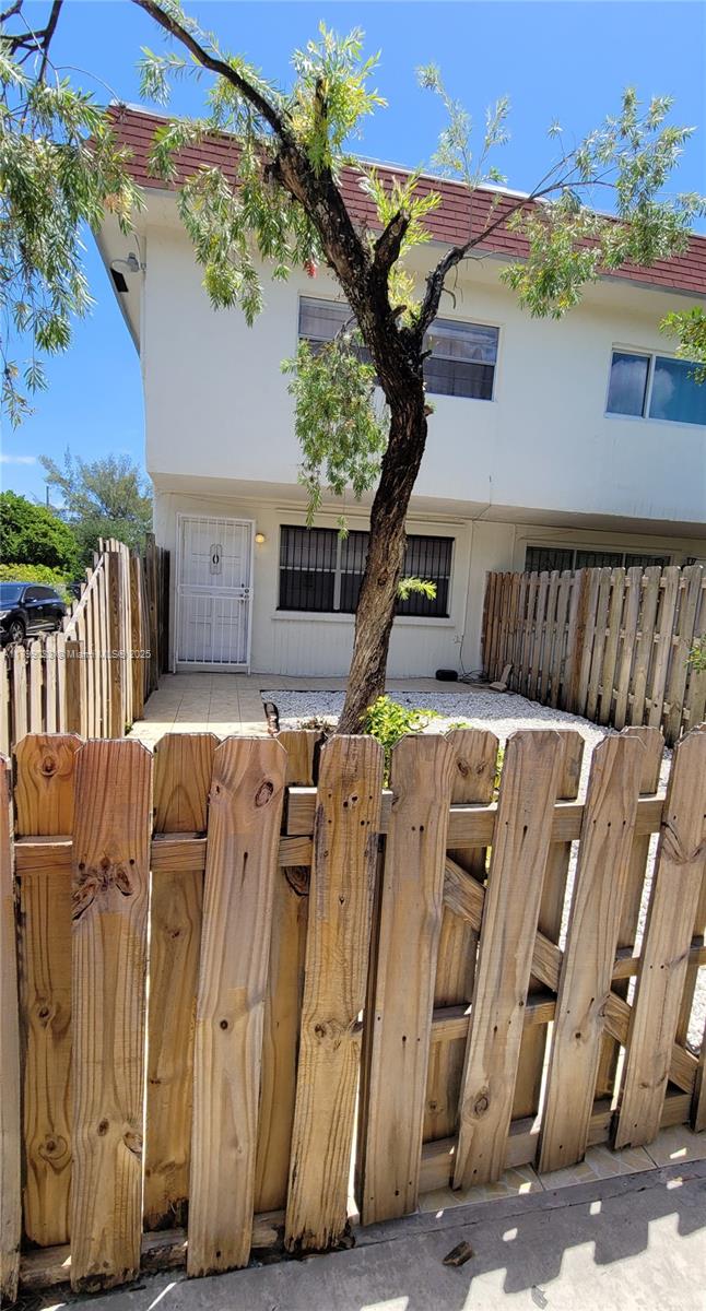 1520 Ne 151st St 101, Miami, Broward County, Florida - 2 Bedrooms  
2 Bathrooms - 