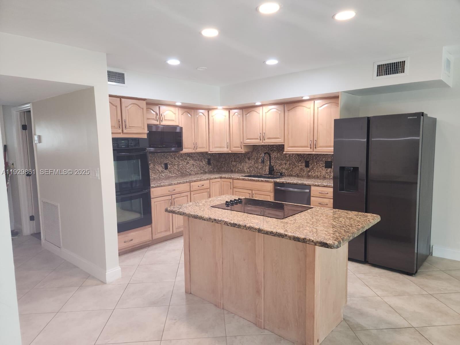 PALM SPRINGS VILLAS 3RD A - Residential Lease