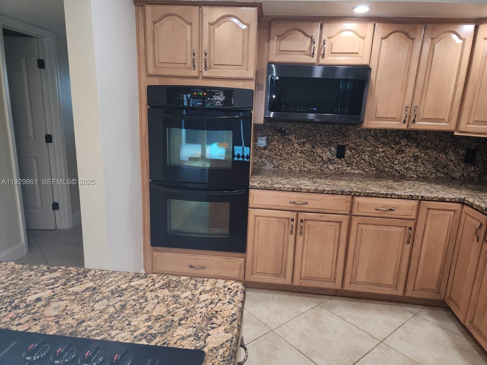 PALM SPRINGS VILLAS 3RD A - Residential Lease