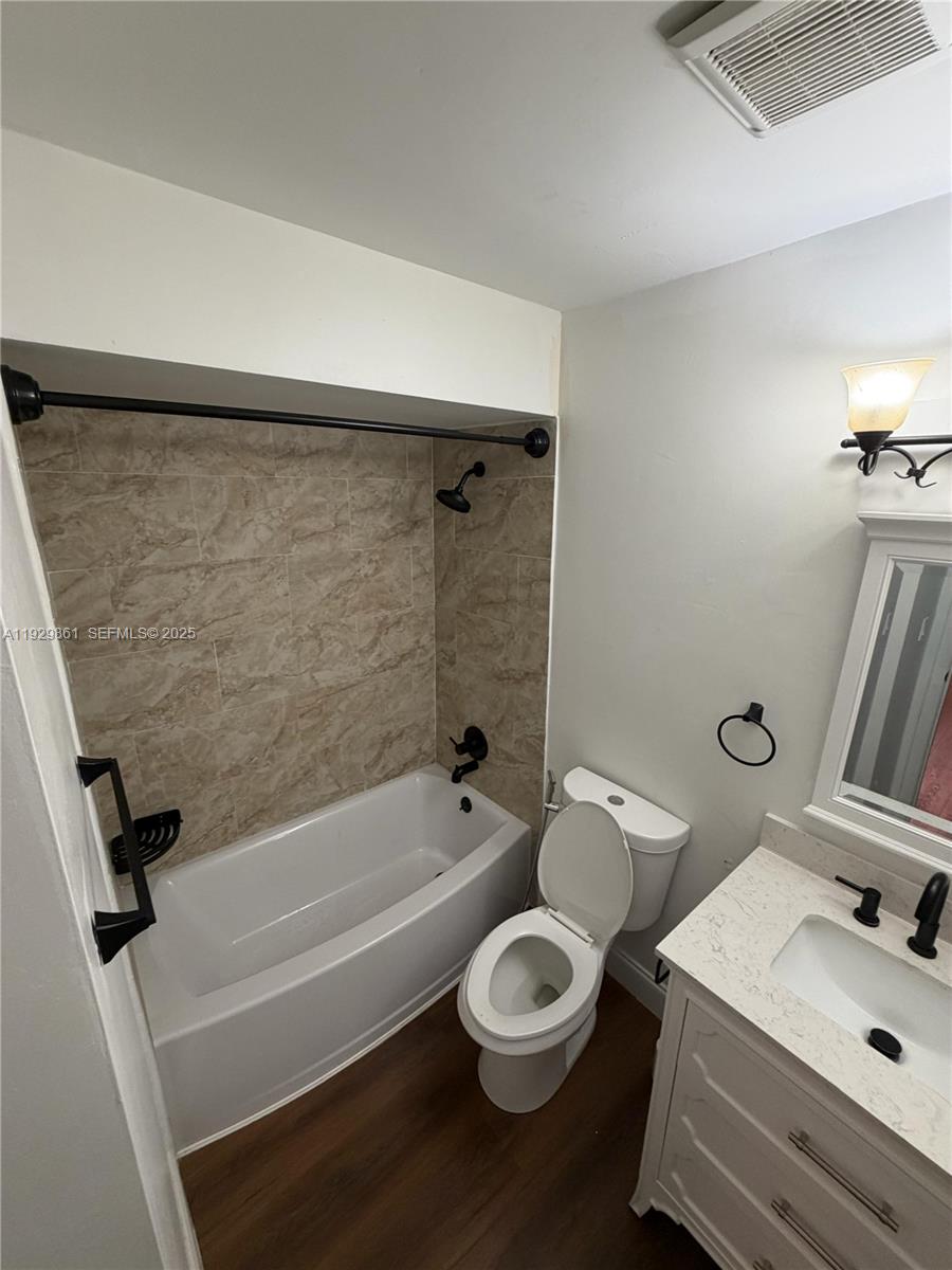 PALM SPRINGS VILLAS 3RD A - Residential Lease