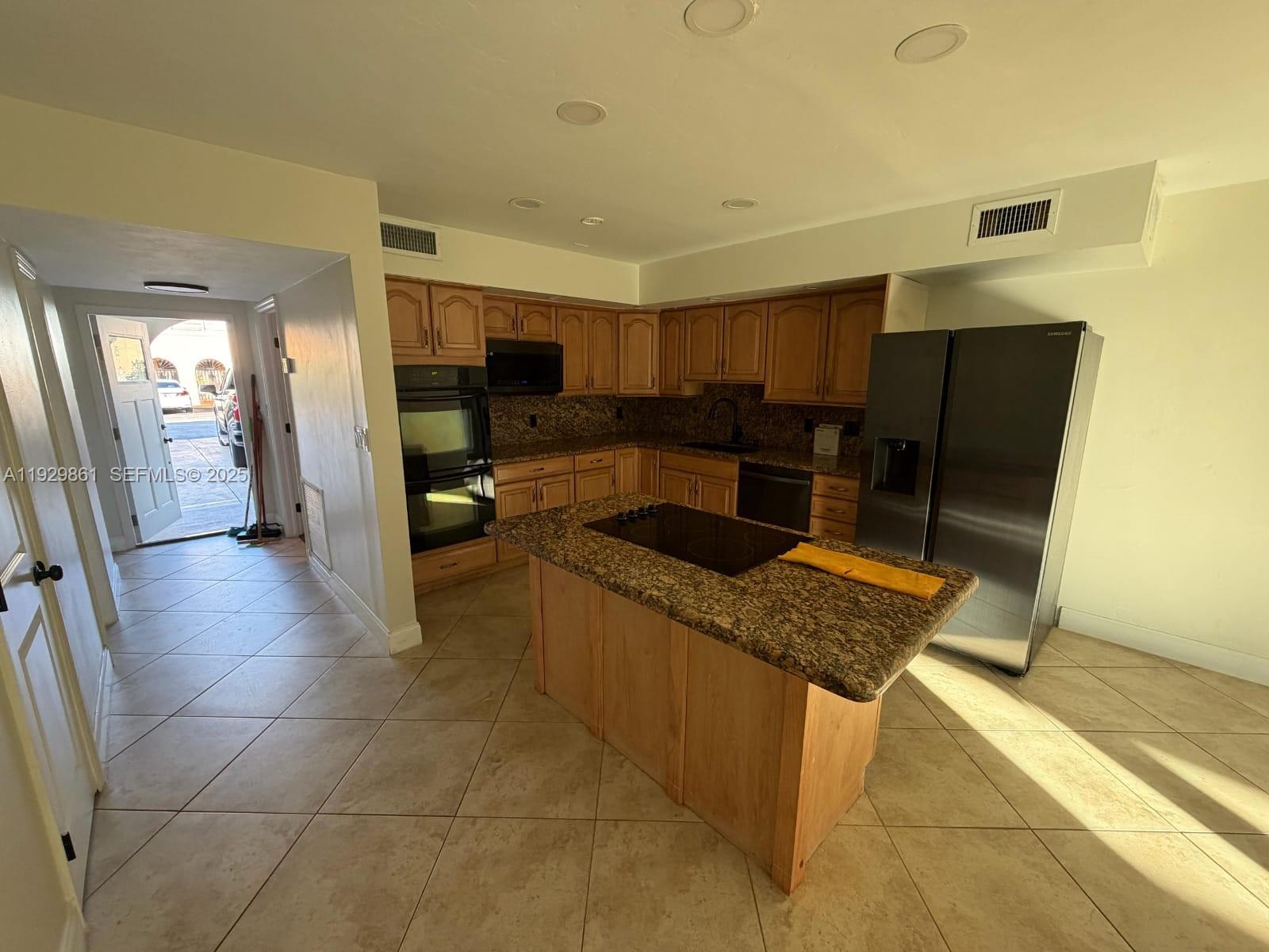 PALM SPRINGS VILLAS 3RD A - Residential Lease