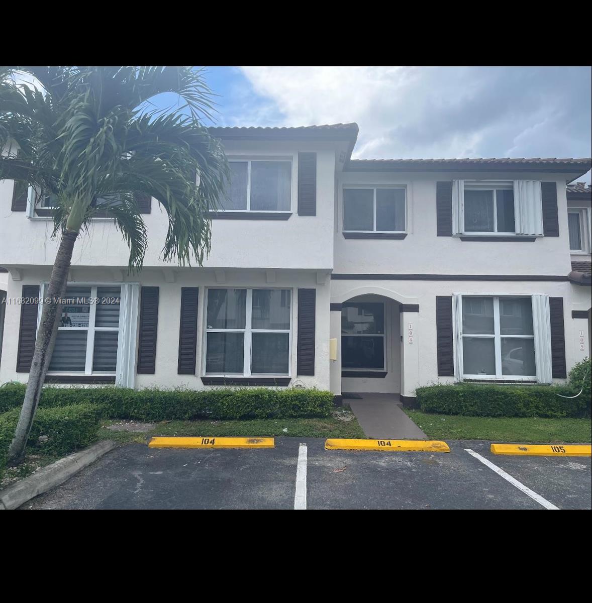 8555 Sw 152nd Ave 104, Miami, Broward County, Florida - 3 Bedrooms  
3 Bathrooms - 