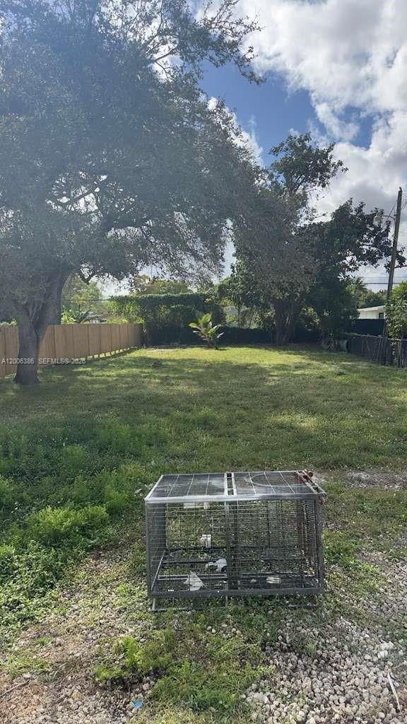 HOLLYWOOD LITTLE RANCHES - Residential Lease