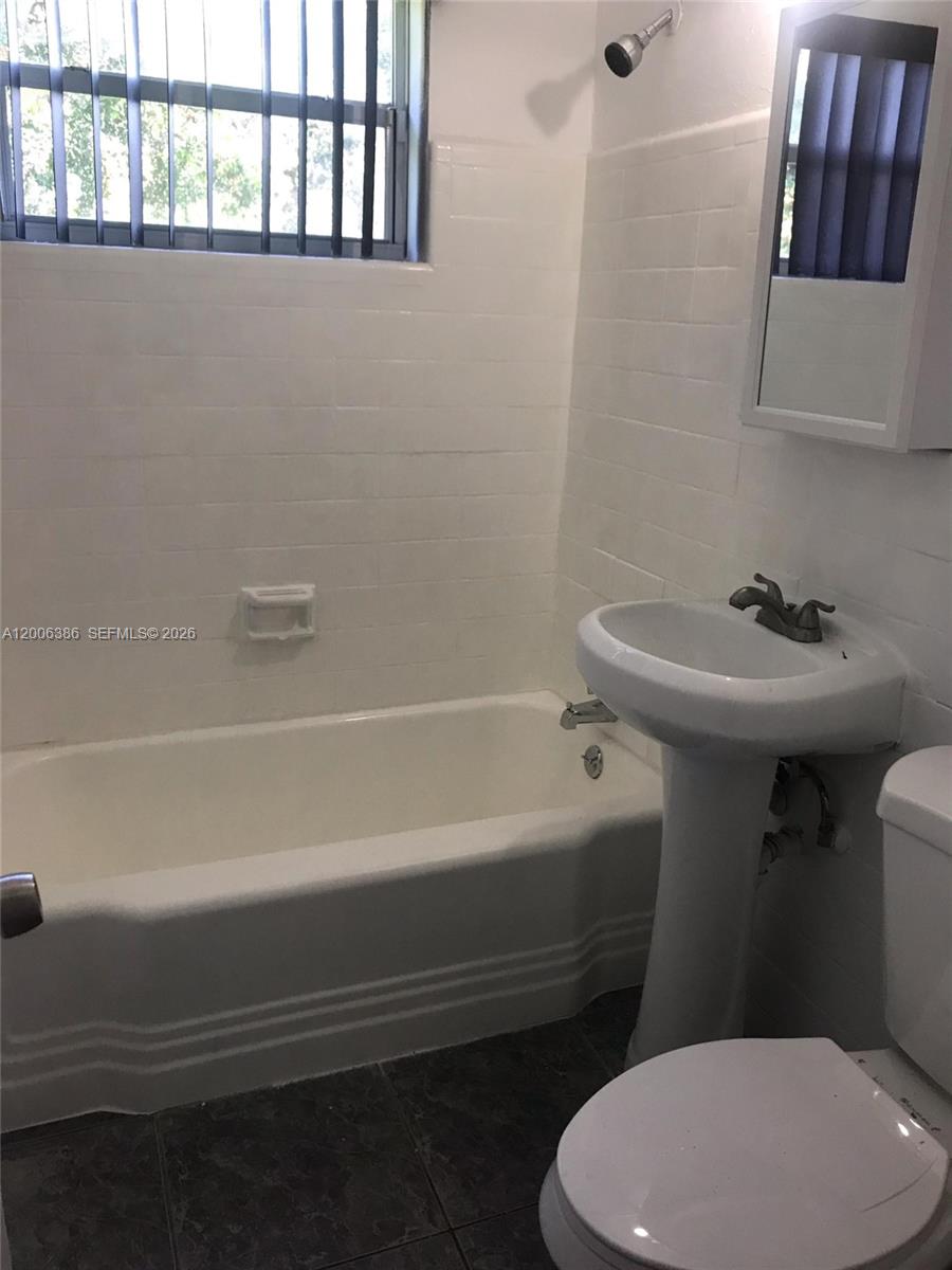 HOLLYWOOD LITTLE RANCHES - Residential Lease