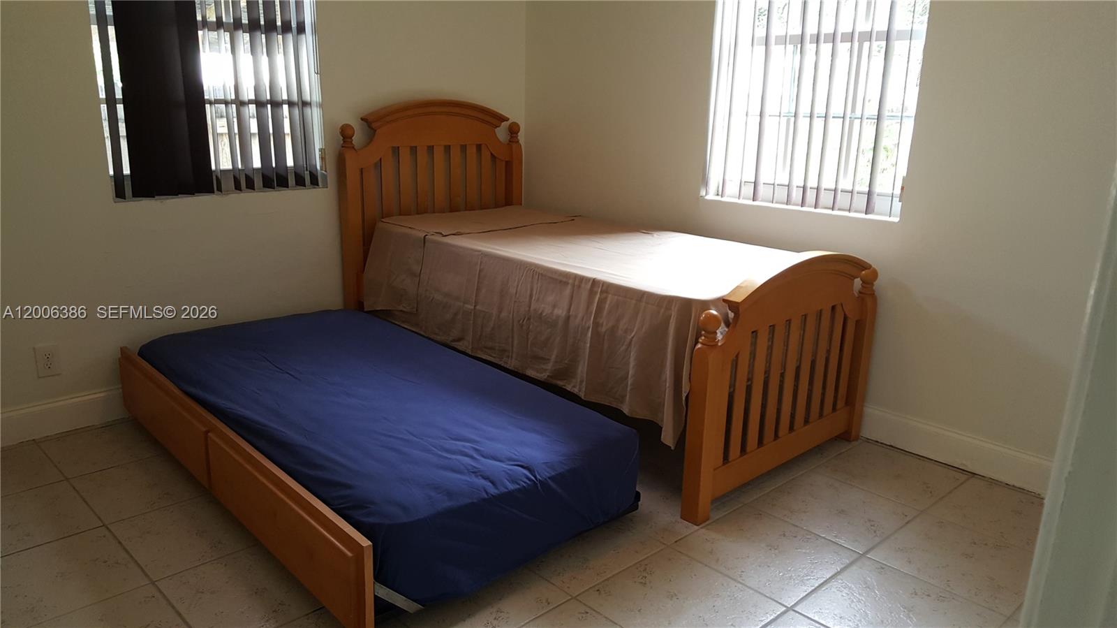 HOLLYWOOD LITTLE RANCHES - Residential Lease