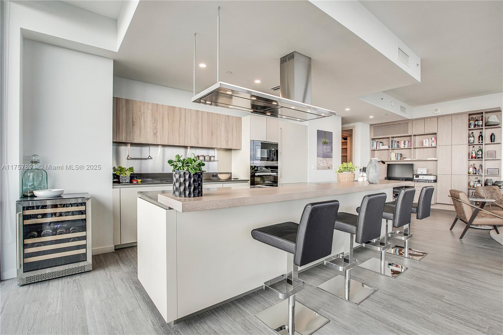 1000 Brickell Plz PH6002