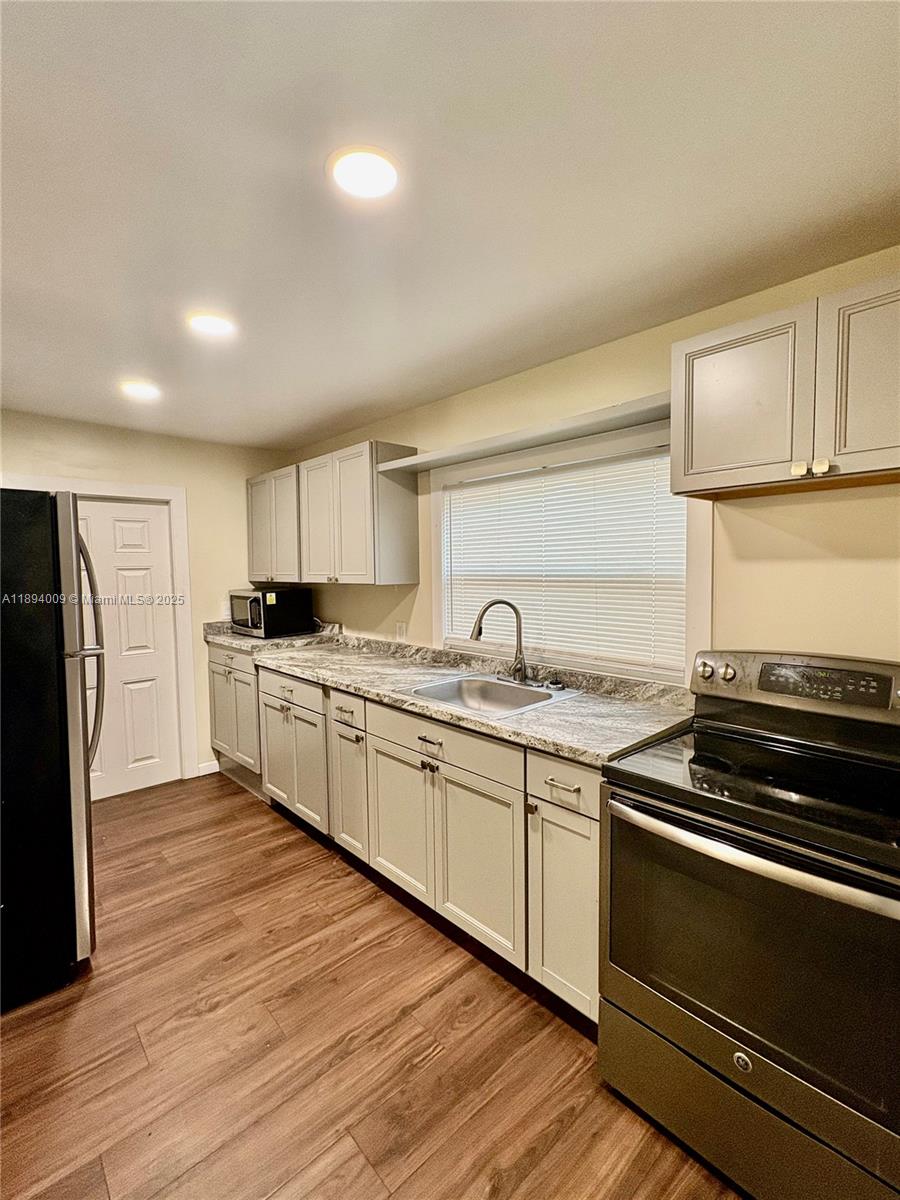 NORTH PALM BCH 4 - Residential Lease