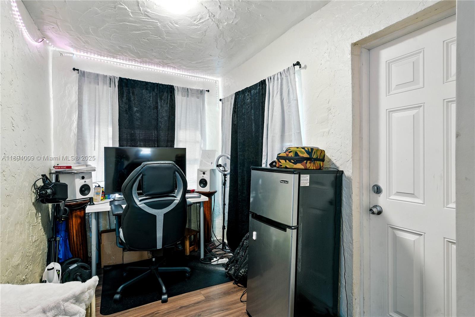 NORTH PALM BCH 4 - Residential Lease