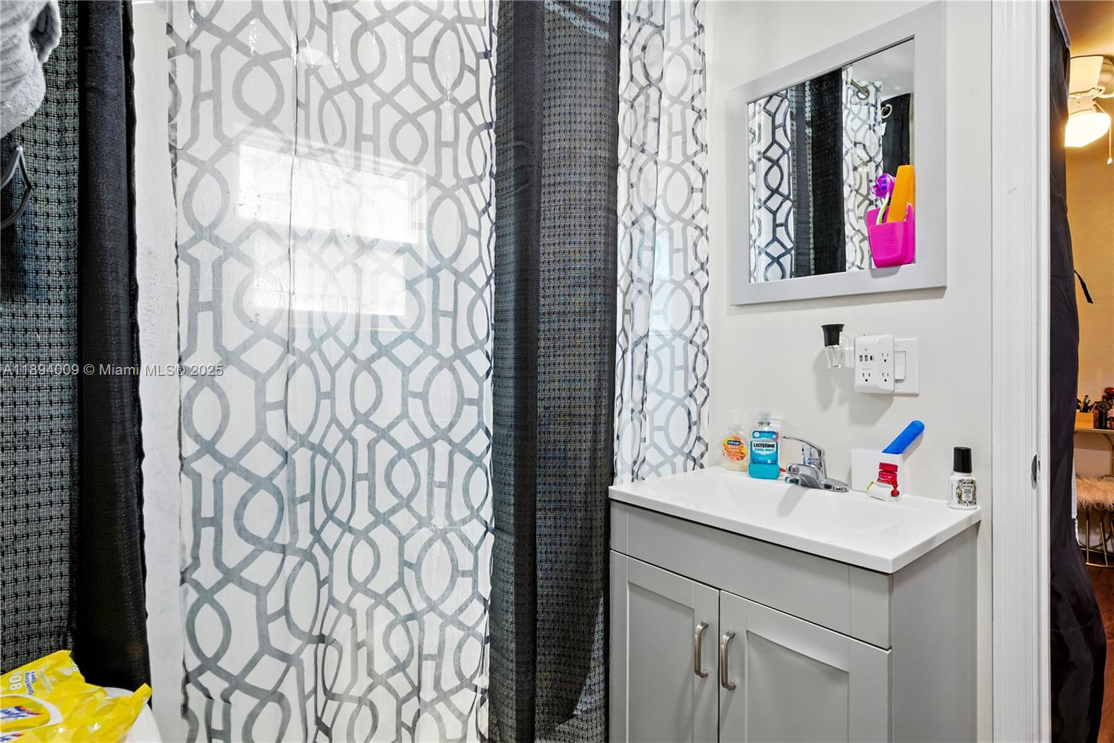 NORTH PALM BCH 4 - Residential Lease