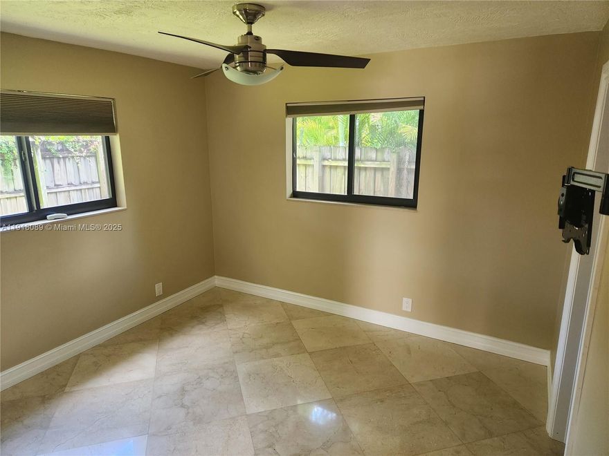 Gorgeous Remodeled top to bottom 1bed apartment with granite counters, new kitchen cabinets, stainless steel appliances, marble floors, central AC and hurricane windows and doors. Gorgeous upgraqdes. No expense spared. A must see. Great location in Sailboat Bend walk to Las Olas. Close to the airport, returants and night life.