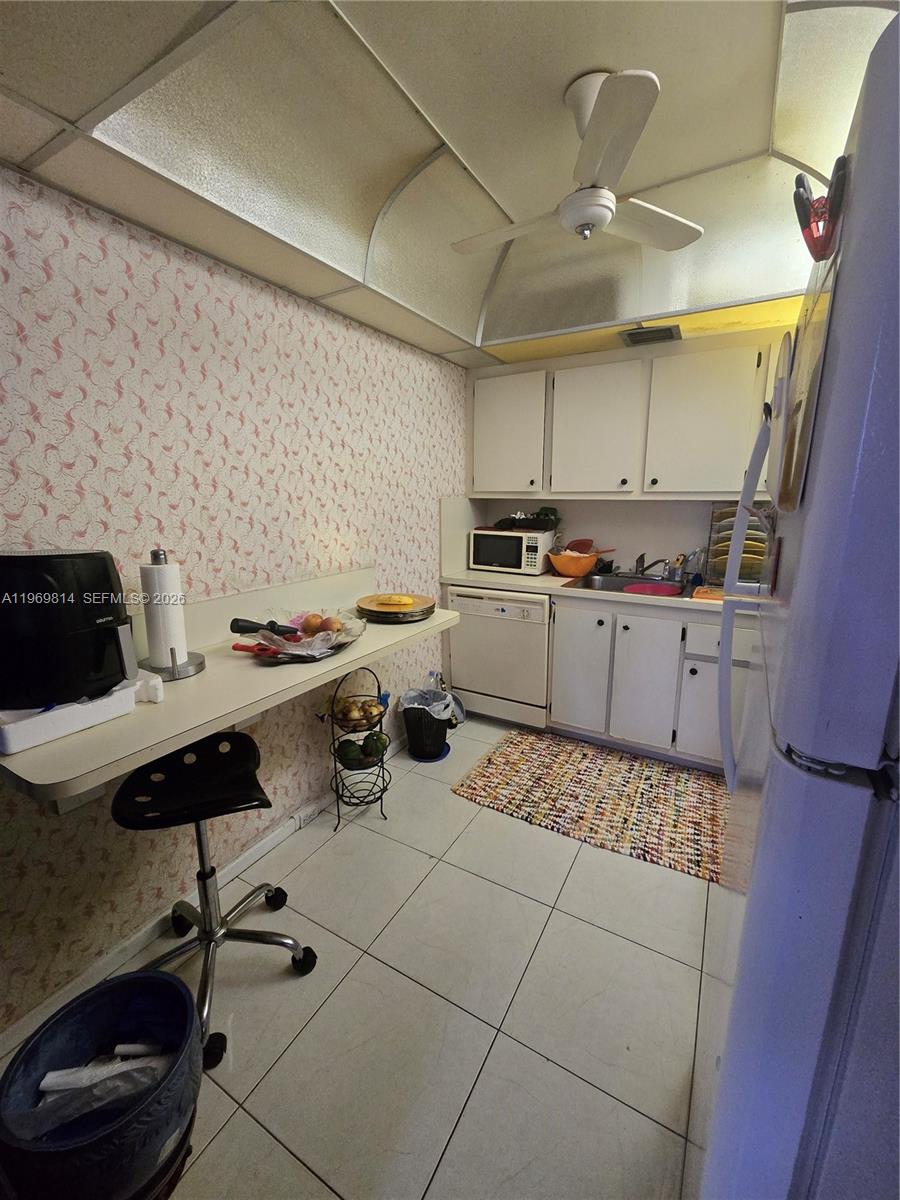 NEW HAMPTON AT CENTURY VI - Residential Lease