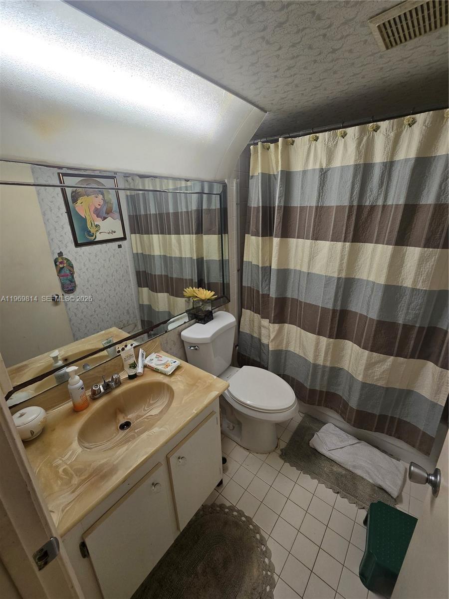 NEW HAMPTON AT CENTURY VI - Residential Lease