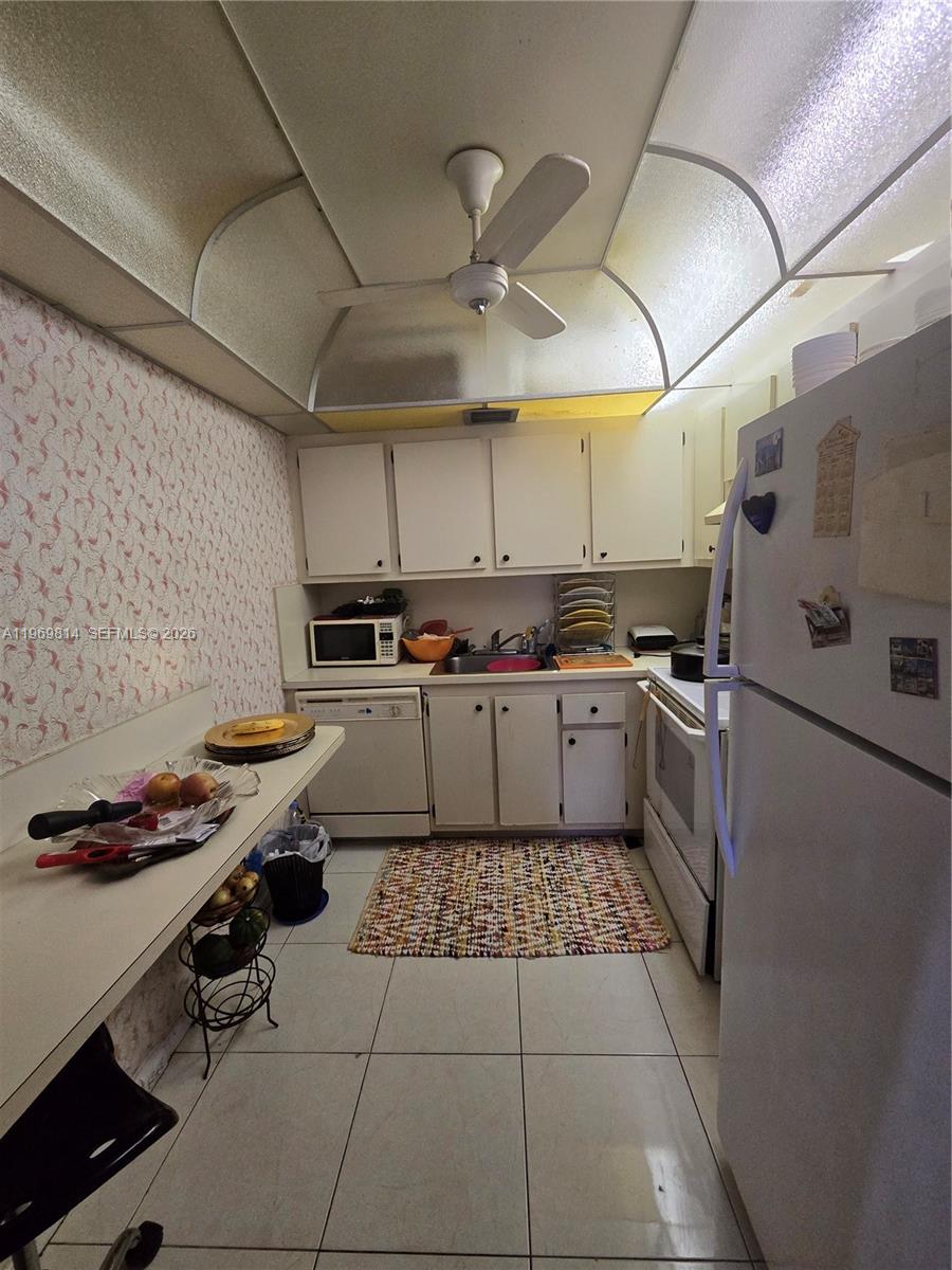 NEW HAMPTON AT CENTURY VI - Residential Lease