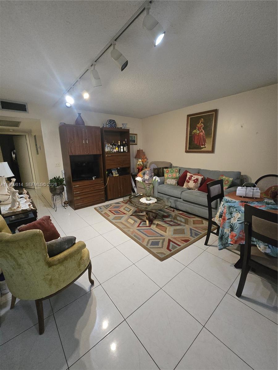 NEW HAMPTON AT CENTURY VI - Residential Lease