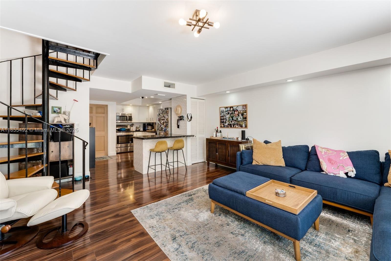 3218 W Trade Ave III3