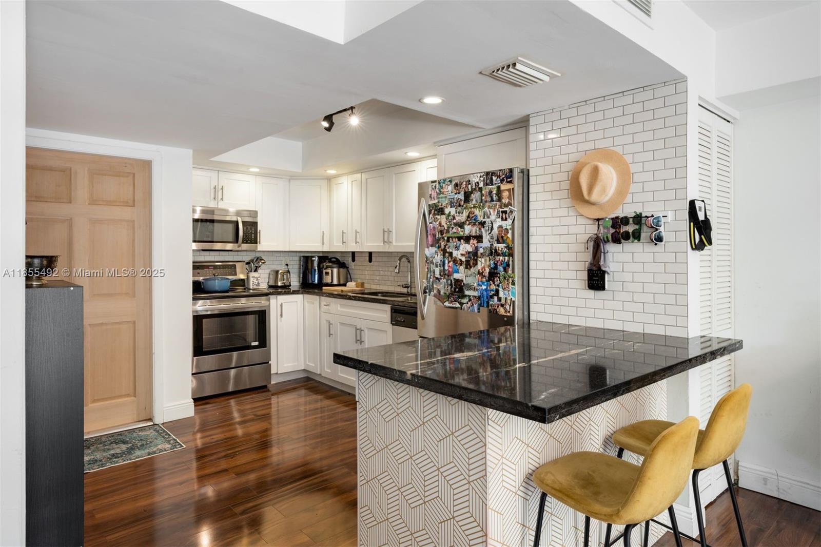 3218 W Trade Ave III3