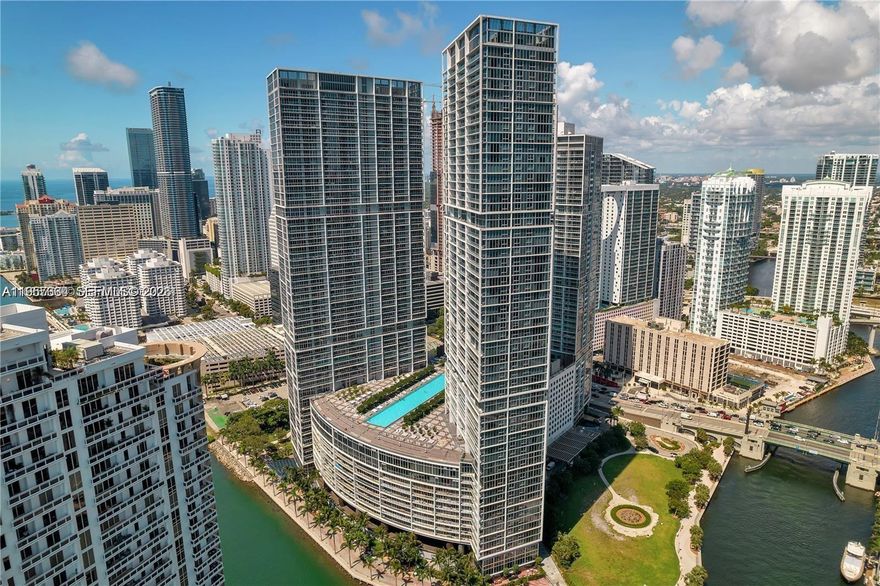 Welcome to Icon Brickell | High Floor | City & Water Views!
Bright and modern 1-bedroom on the 42nd floor at Icon Brickell. Floor-to-ceiling windows with stunning city and partial bay views, open layout, sleek kitchen with Italian cabinetry, granite countertops, stainless-steel appliances. 
Luxury full-service building with resort-style pool, spa, fitness center, concierge, valet, 24-hour security, two restaurants on site- Cipriani and La Cantina. Prime Brickell location—steps from Brickell City Centre, dining, nightlife, minutes away from Downtown.