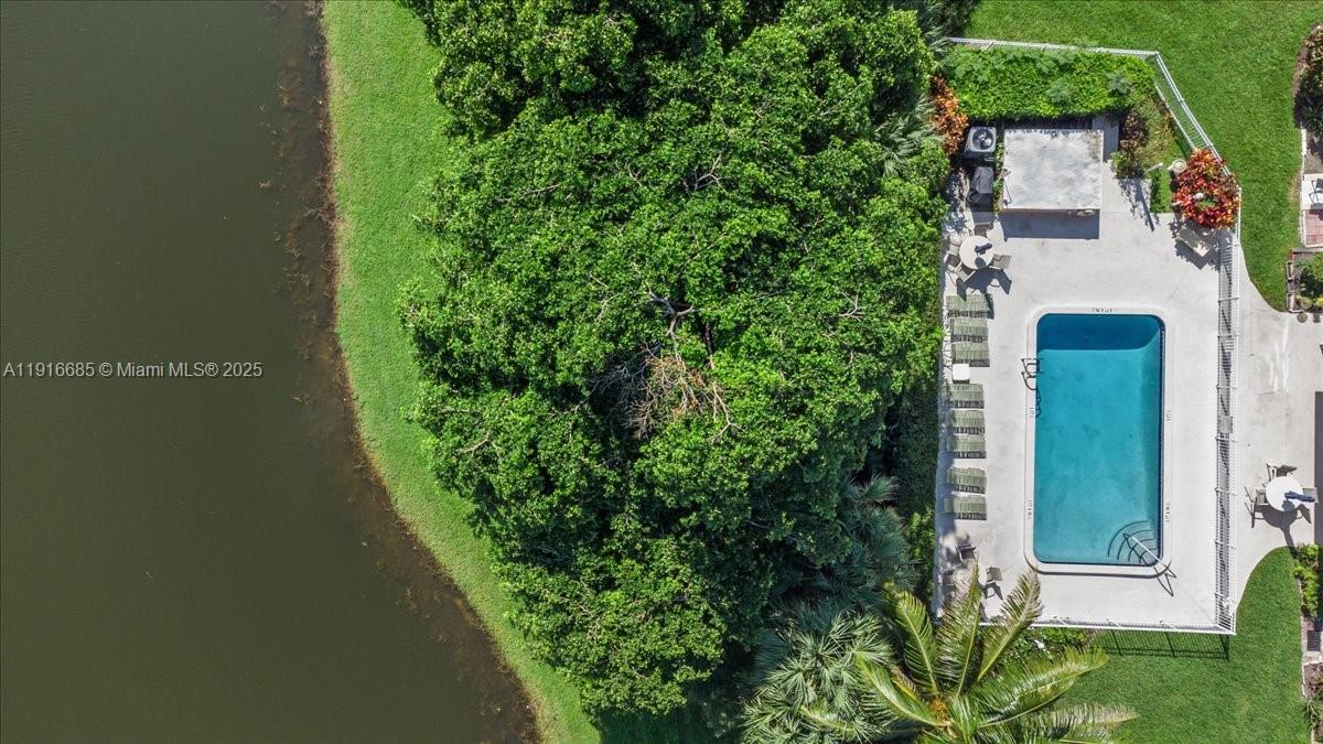 CRYSTAL LAKE CONDO 4100 - Residential