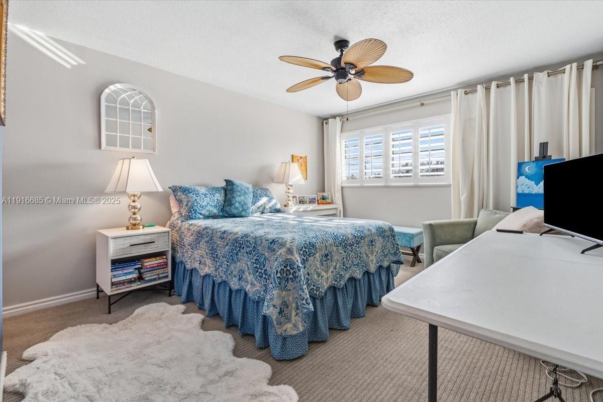 CRYSTAL LAKE CONDO 4100 - Residential