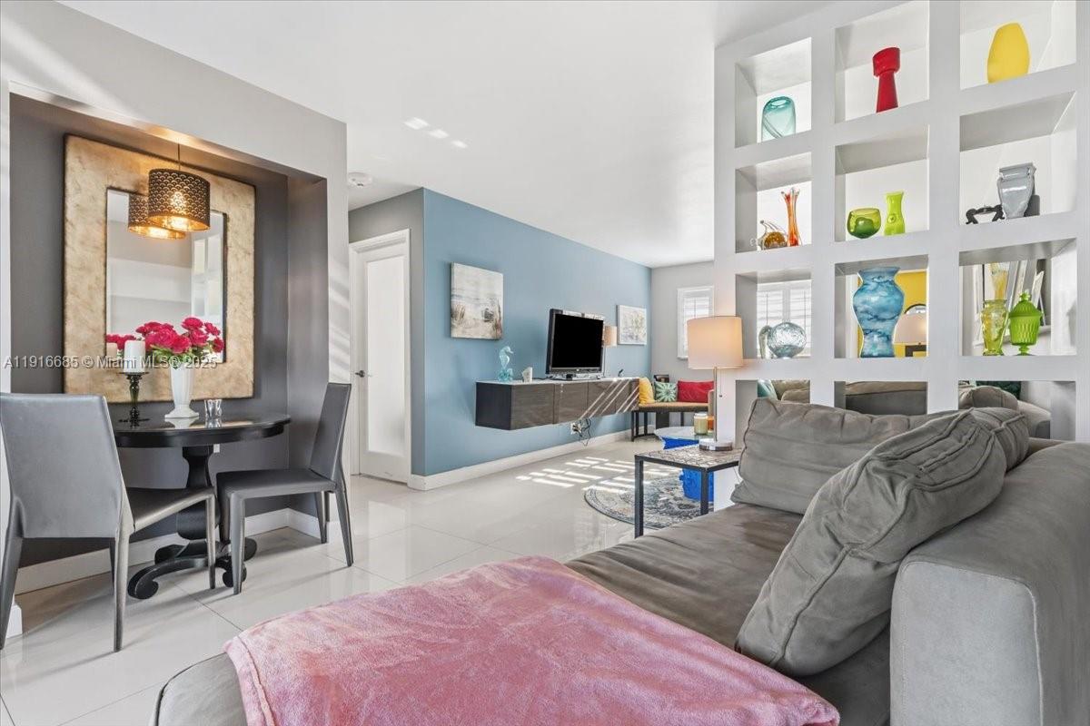 CRYSTAL LAKE CONDO 4100 - Residential