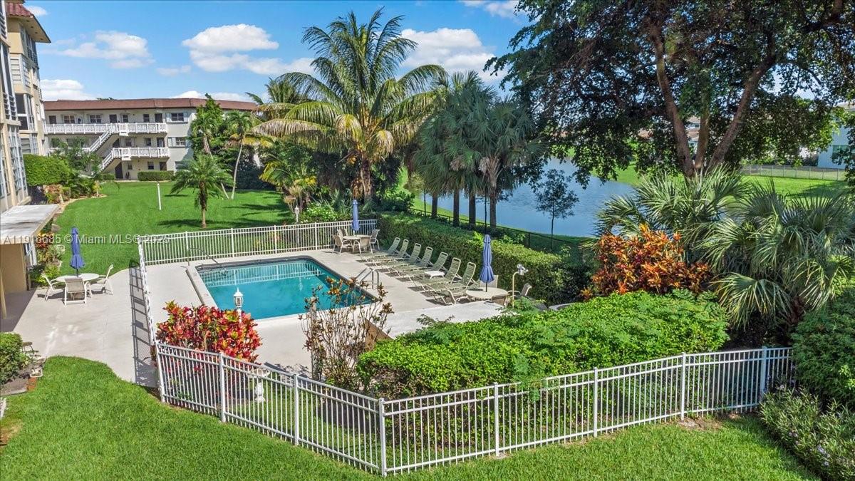 CRYSTAL LAKE CONDO 4100 - Residential