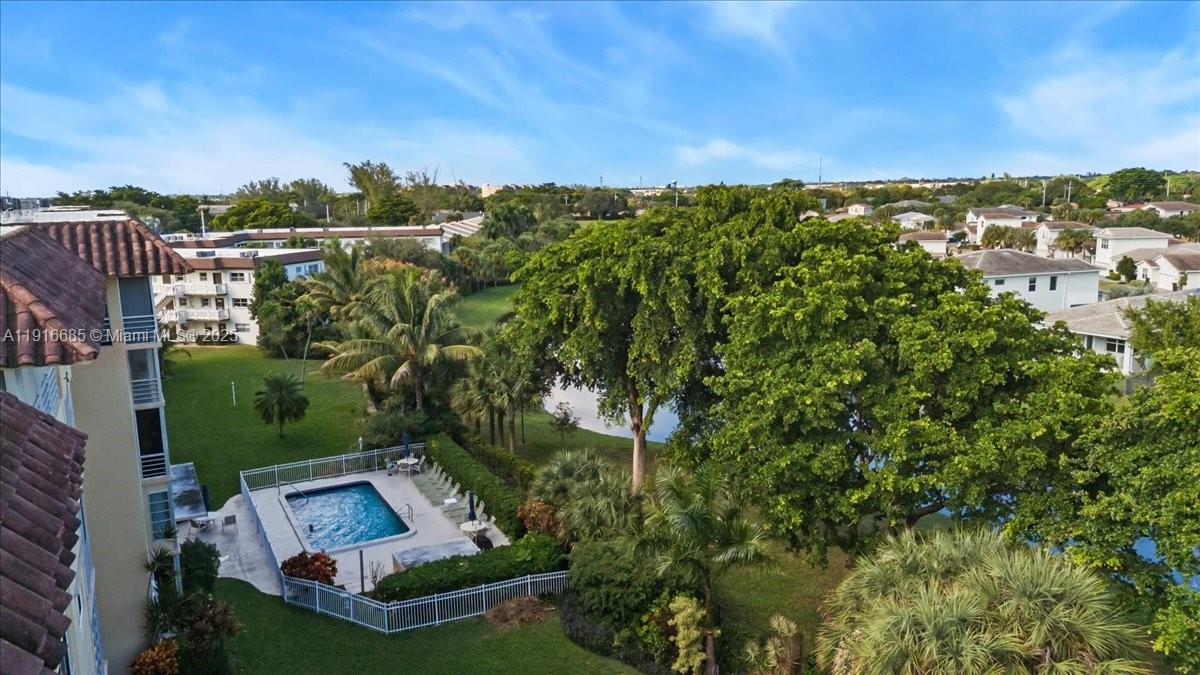 CRYSTAL LAKE CONDO 4100 - Residential